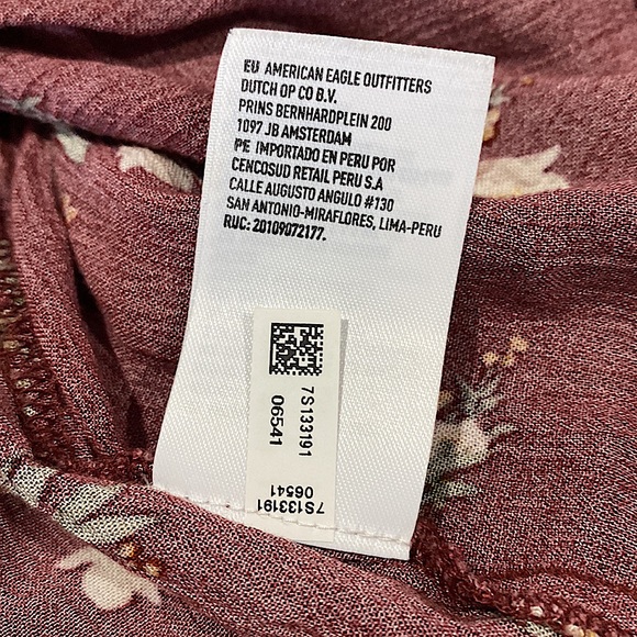 American Eagle Maroon/ Flowered Blouse Women’s - Picture 6 of 8